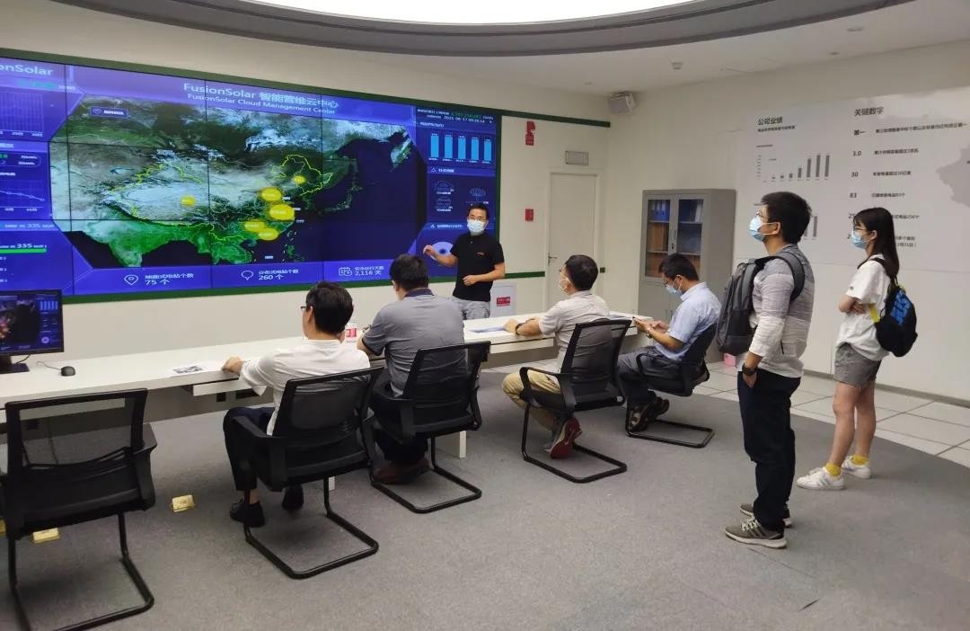 浙江大学新能源研究中心一行莅临银河集团科技海宁集控中心