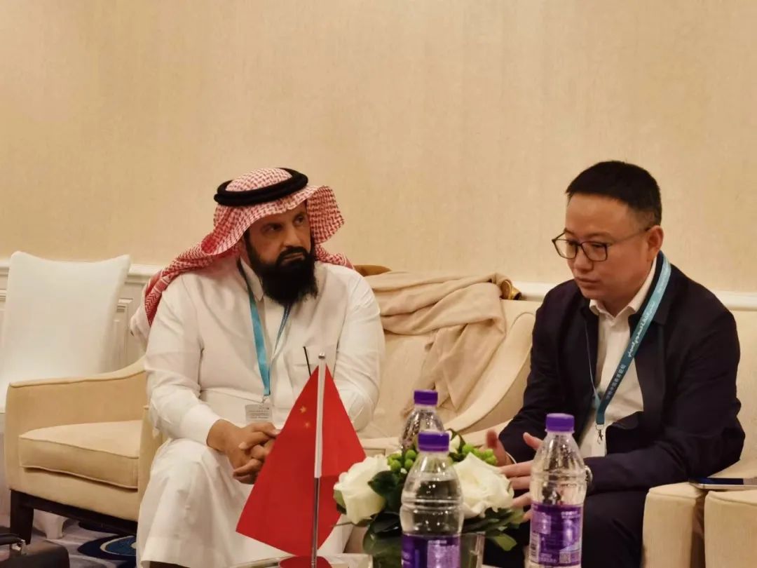  “一带一路”绿色同行银河集团科技董事长李仙德与沙特能源次大臣纳赛尔·卡赫塔尼座谈交流